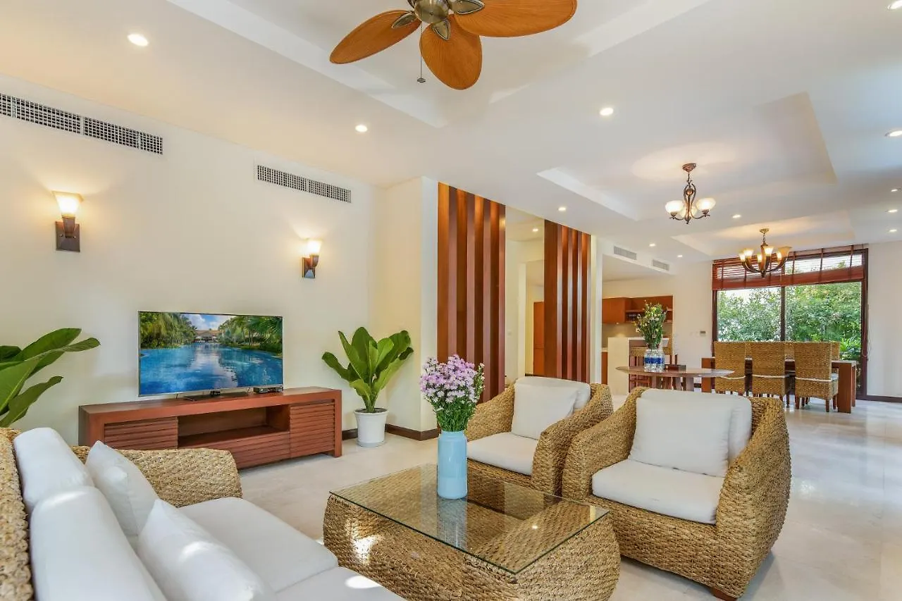 Outstanding Villa In Beach Resort Da Nang 0*,
