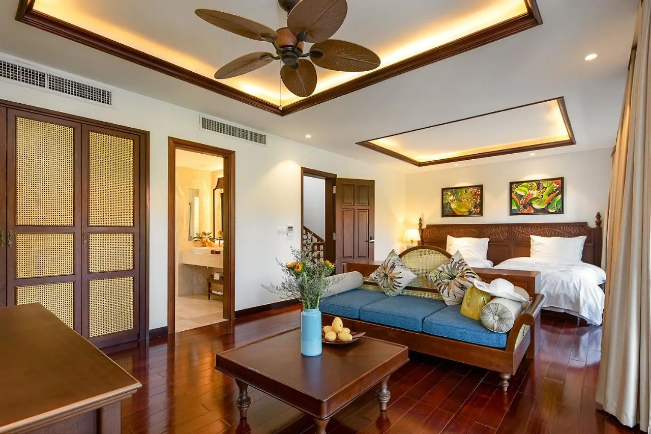 Outstanding Villa In Beach Resort Da Nang 0*,